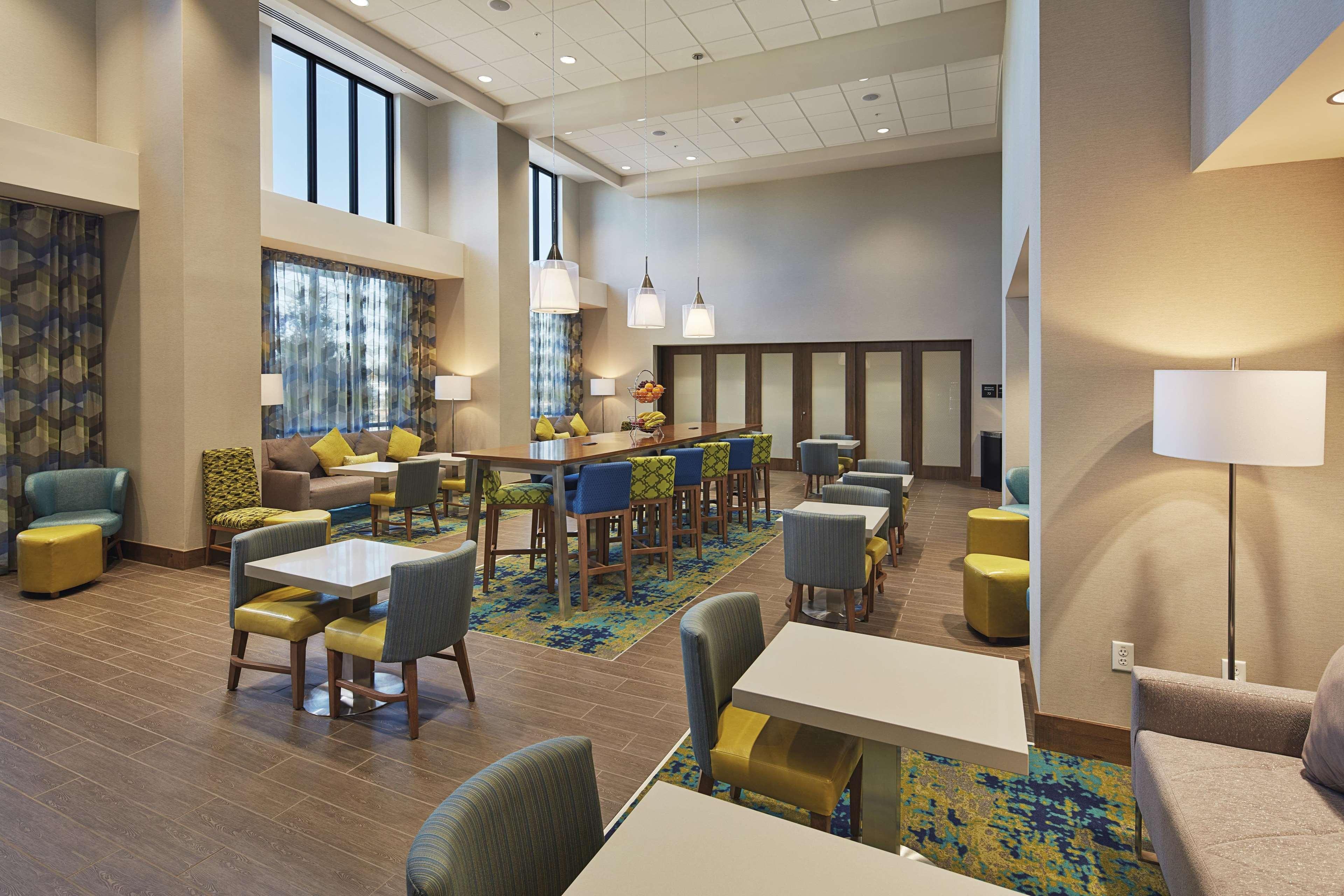 Hampton Inn & Suites Sacramento At Csus Exterior photo
