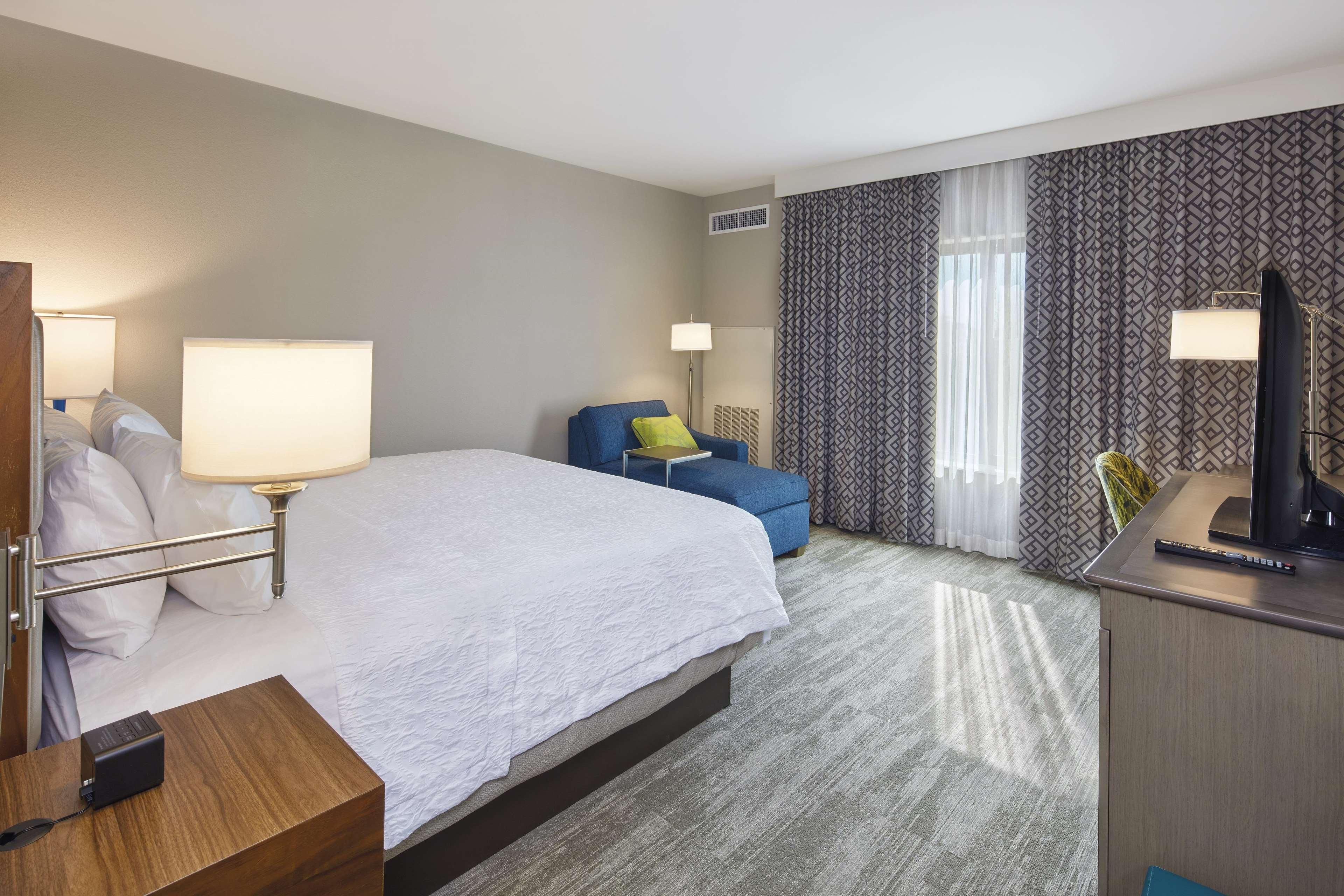Hampton Inn & Suites Sacramento At Csus Exterior photo