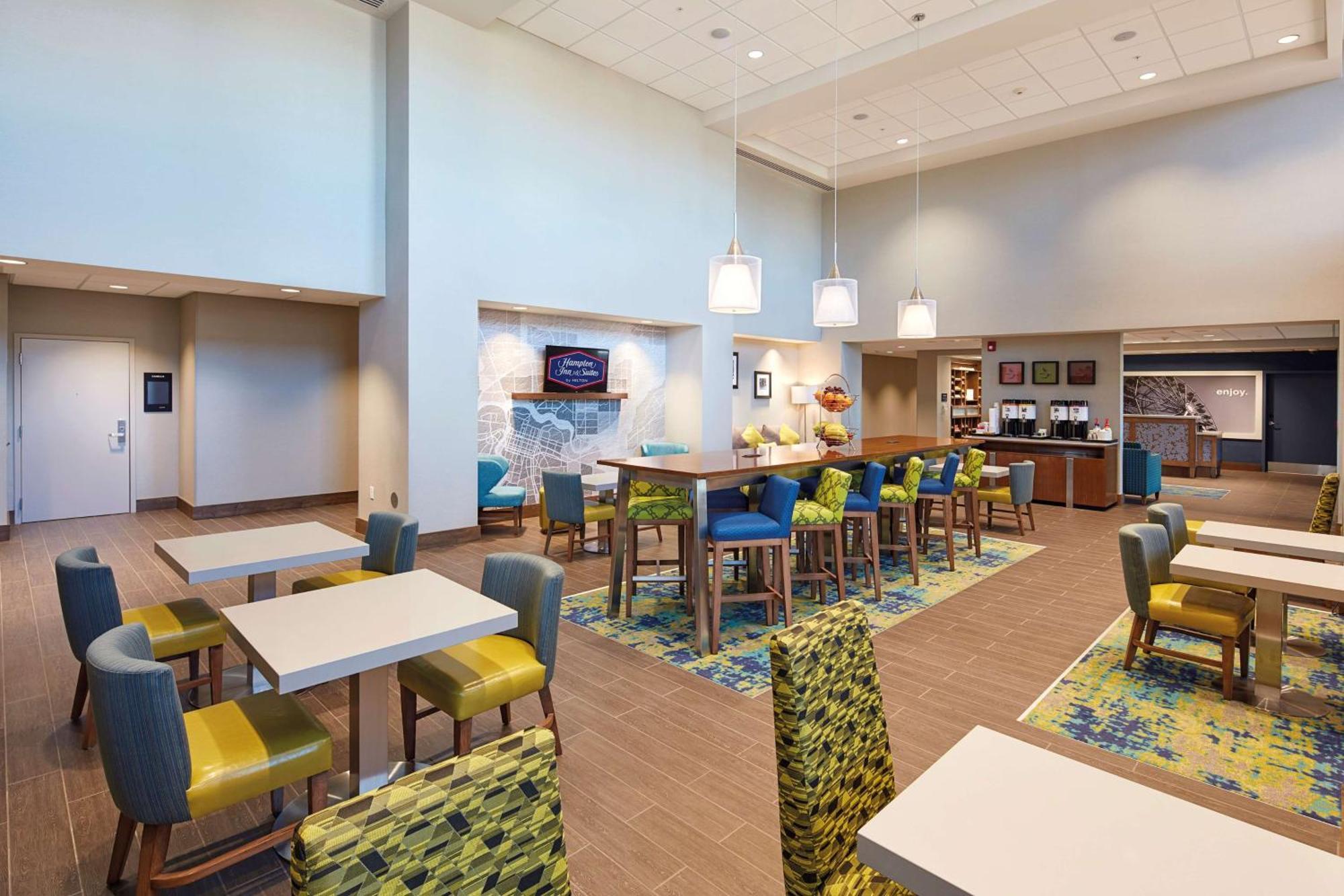 Hampton Inn & Suites Sacramento At Csus Exterior photo